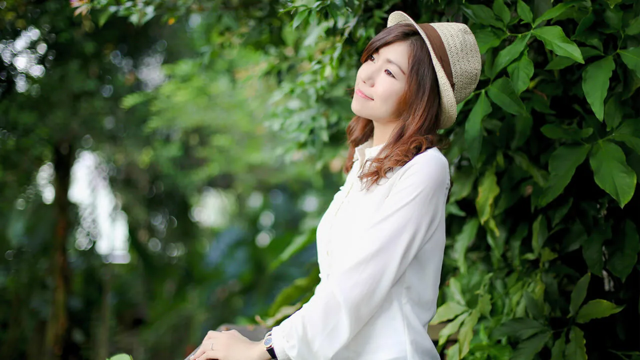 Yumi cherishing a small everyday moment.